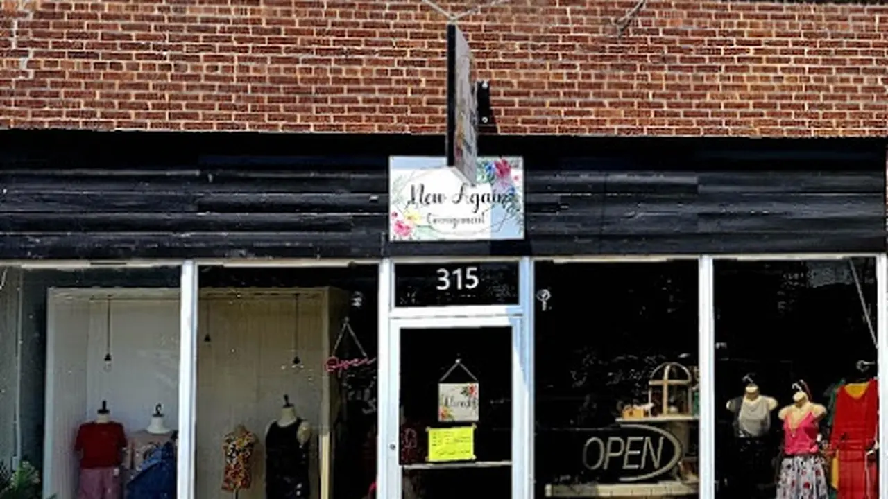 Consignment store in Talihina, Oklahoma: New Again Consignment