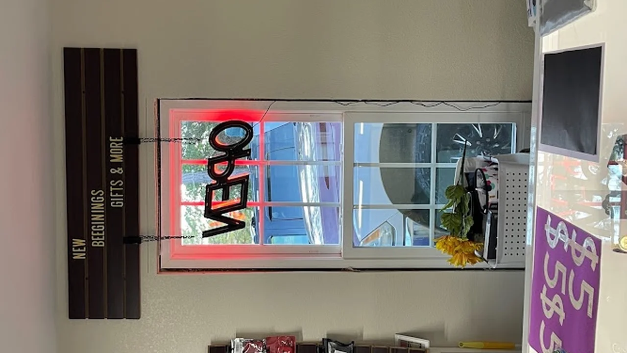 Consignment store in Bracey, Virginia: New Beeginings Gift and More