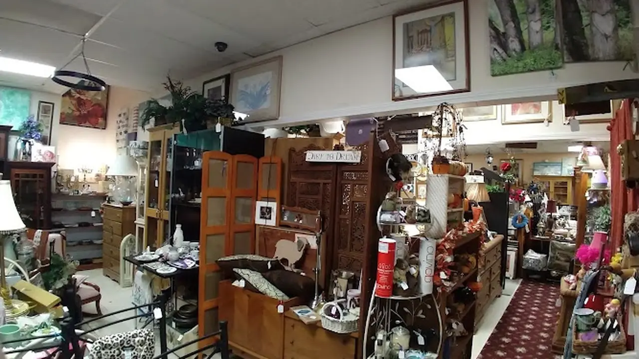 Consignment store in Salem, New Hampshire: New Beginnings Furniture Consignment