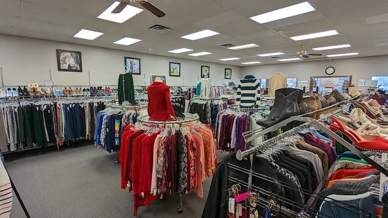 Consignment store in Springboro, Ohio: New Enuf