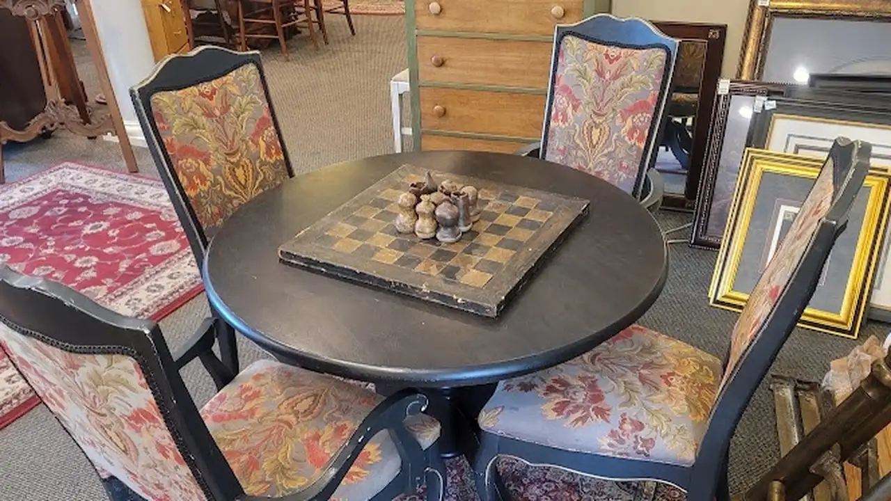 Consignment store in Wetumpka, Alabama: New Leaf Consignment Furniture Galleries of Wetumpka
