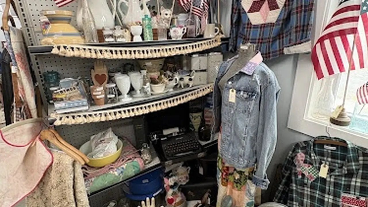 Consignment store in Claremont, New Hampshire: New Life Consignment