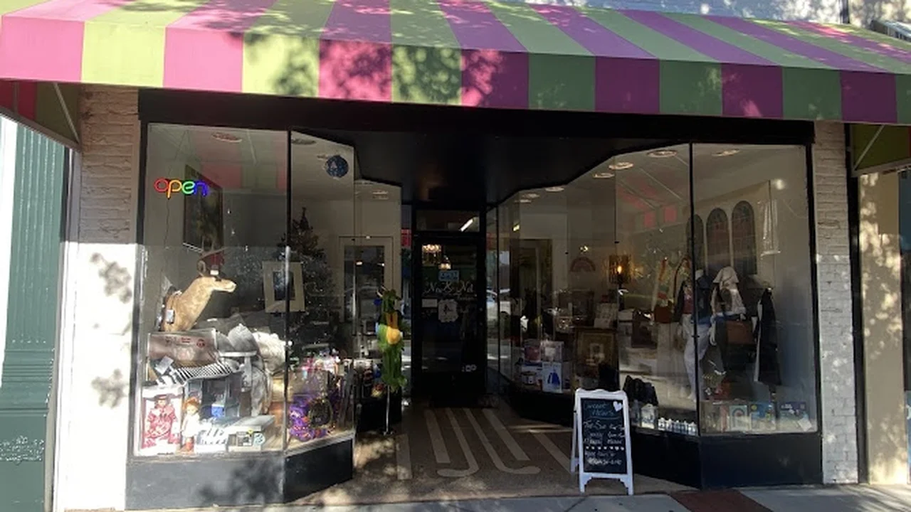 Consignment store in Statesville, North Carolina: New & Not, Treasures. A Consignment Boutique