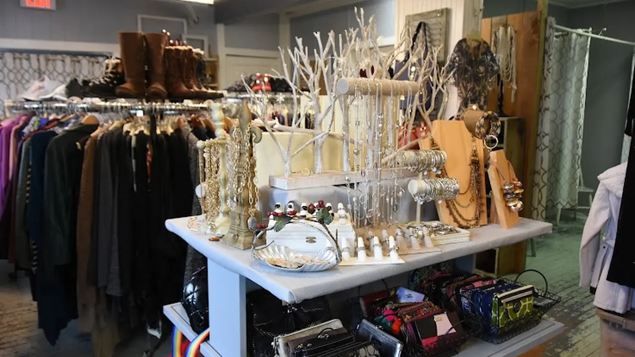 Consignment store in Rochester, Wisconsin: New to You