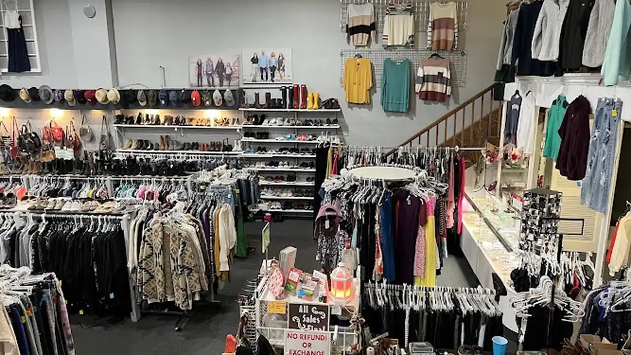 Consignment store in Wakarusa, Indiana: New To You