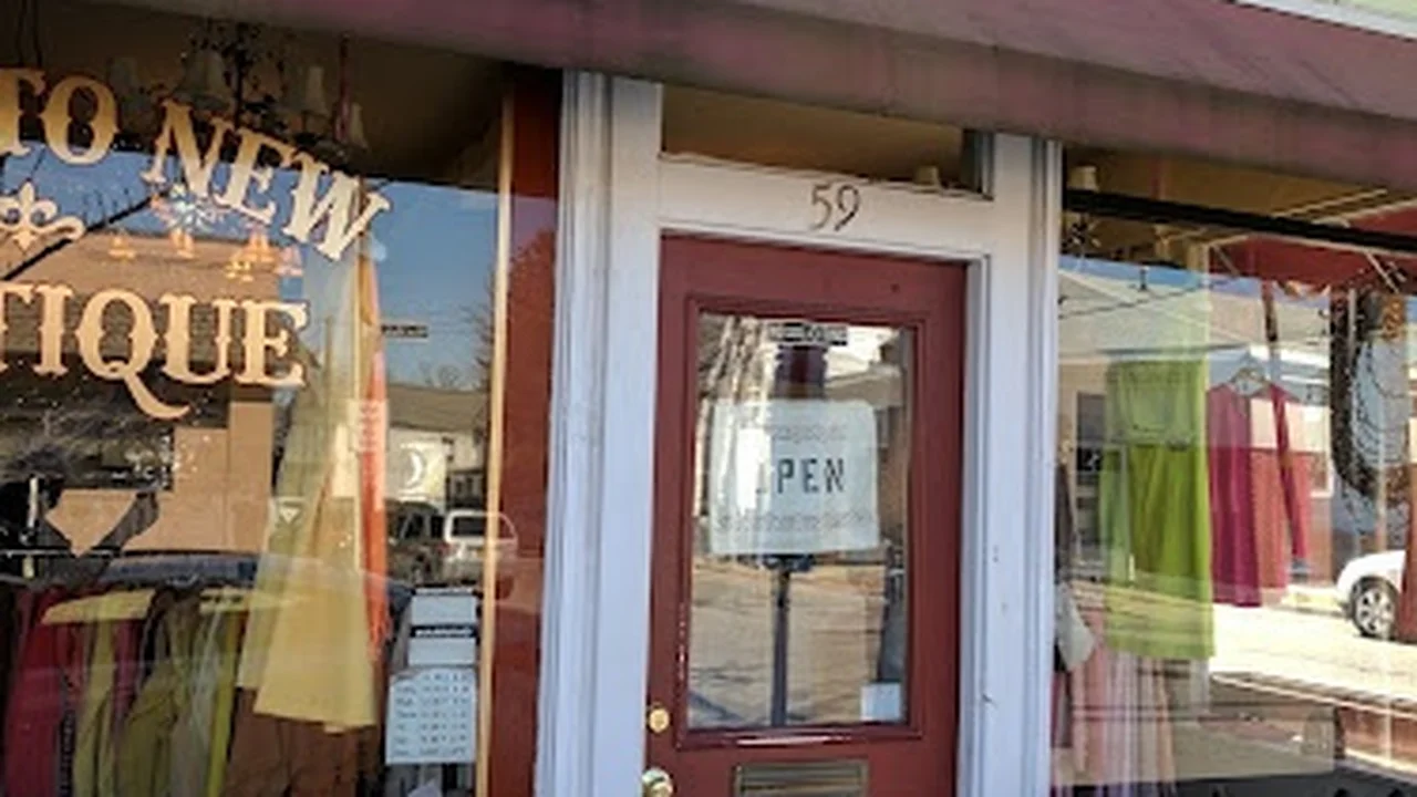 Consignment store in Oyster Bay, New York: Next To New Boutique