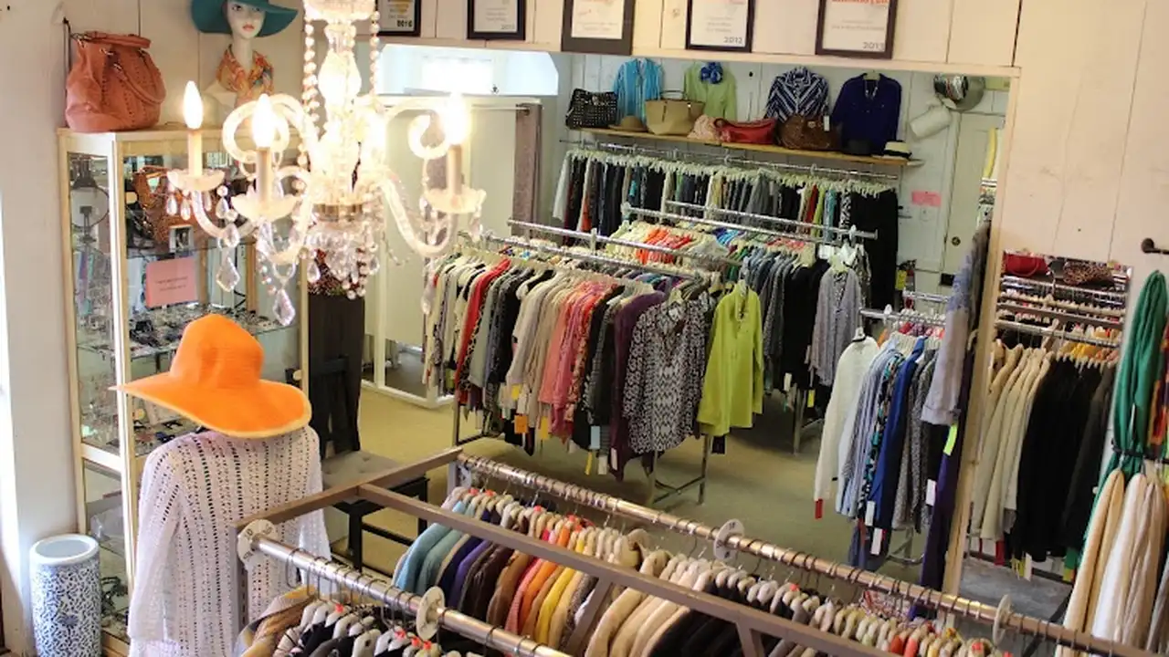 Consignment store in Lancaster, Pennsylvania: Next to New Fine Clothing LLC.
