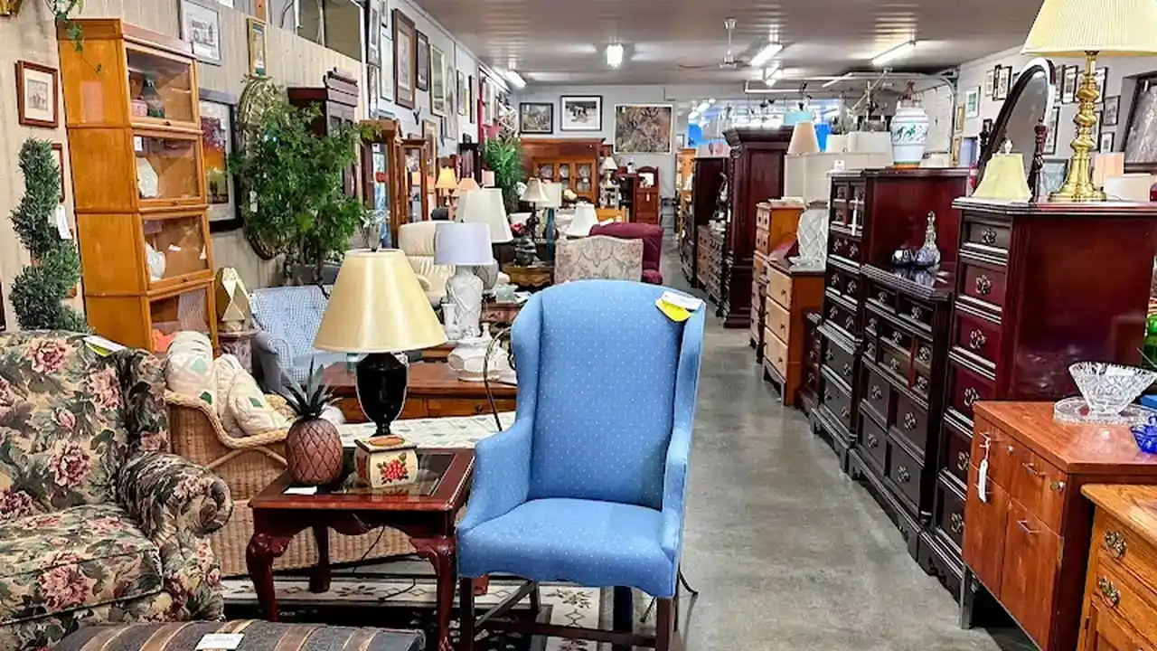 Consignment store in Lancaster, Pennsylvania: Next To New Fine Furniture