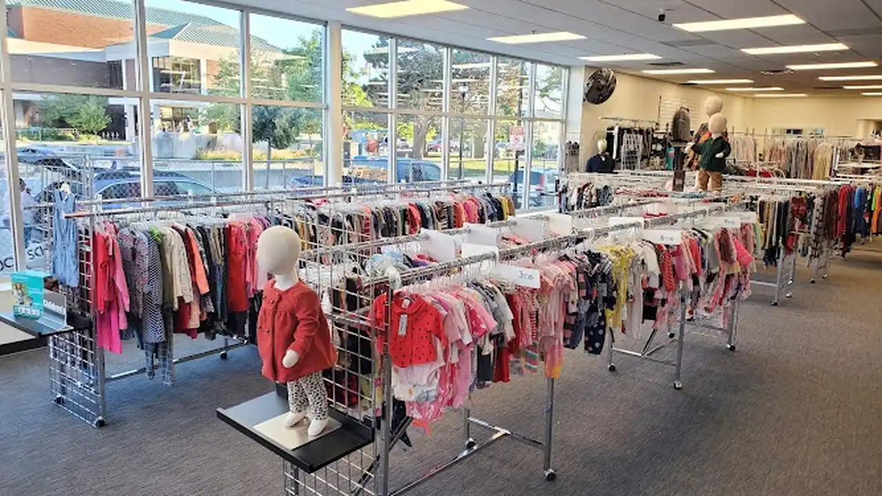 Consignment store in Sheboygan, Wisconsin: Nikki's Nex 2 New