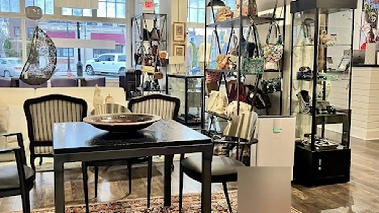 Consignment store in Glencoe, Illinois: North Shore Exchange