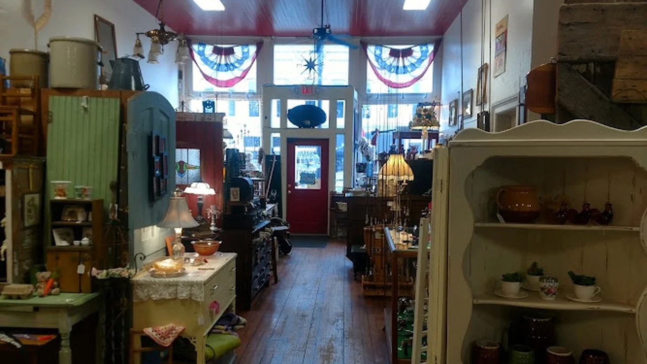 Consignment store in Lowell, Michigan: North Star Antiques