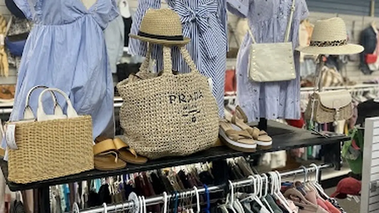 Consignment store in Moline, Illinois: Not Plain Jane