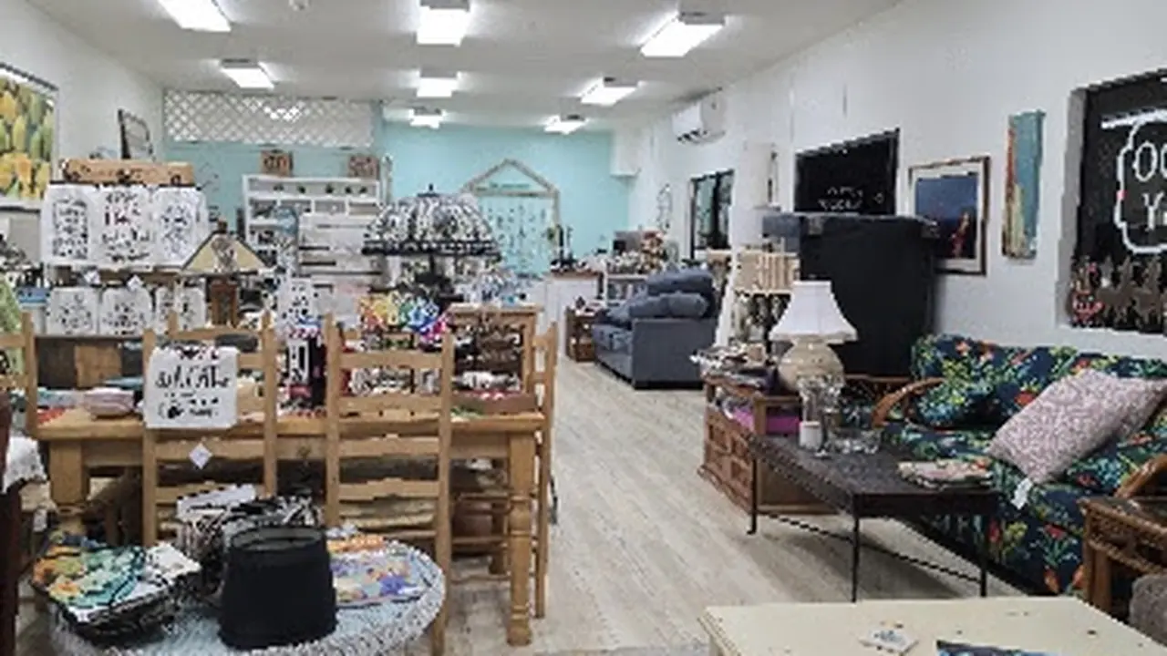 Consignment store in Kailua-Kona, Hawaii: Not Too Shabby Hawaii