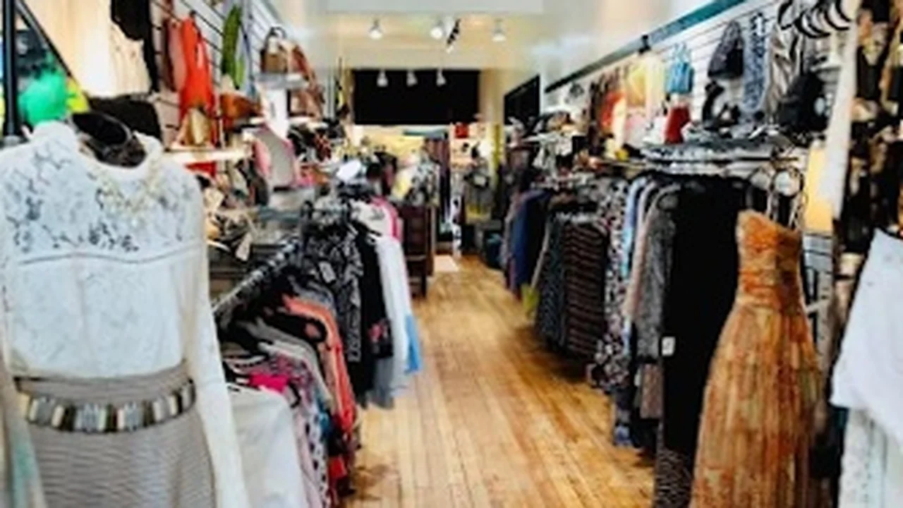 Consignment store in Aspinwall, Pennsylvania: Nouveau Designer Consignment