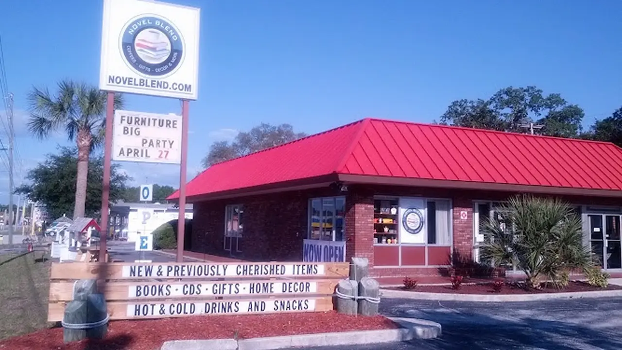 Consignment store in Palm Harbor, Florida: Novel Blend at Antiques & Uniques in Ozona