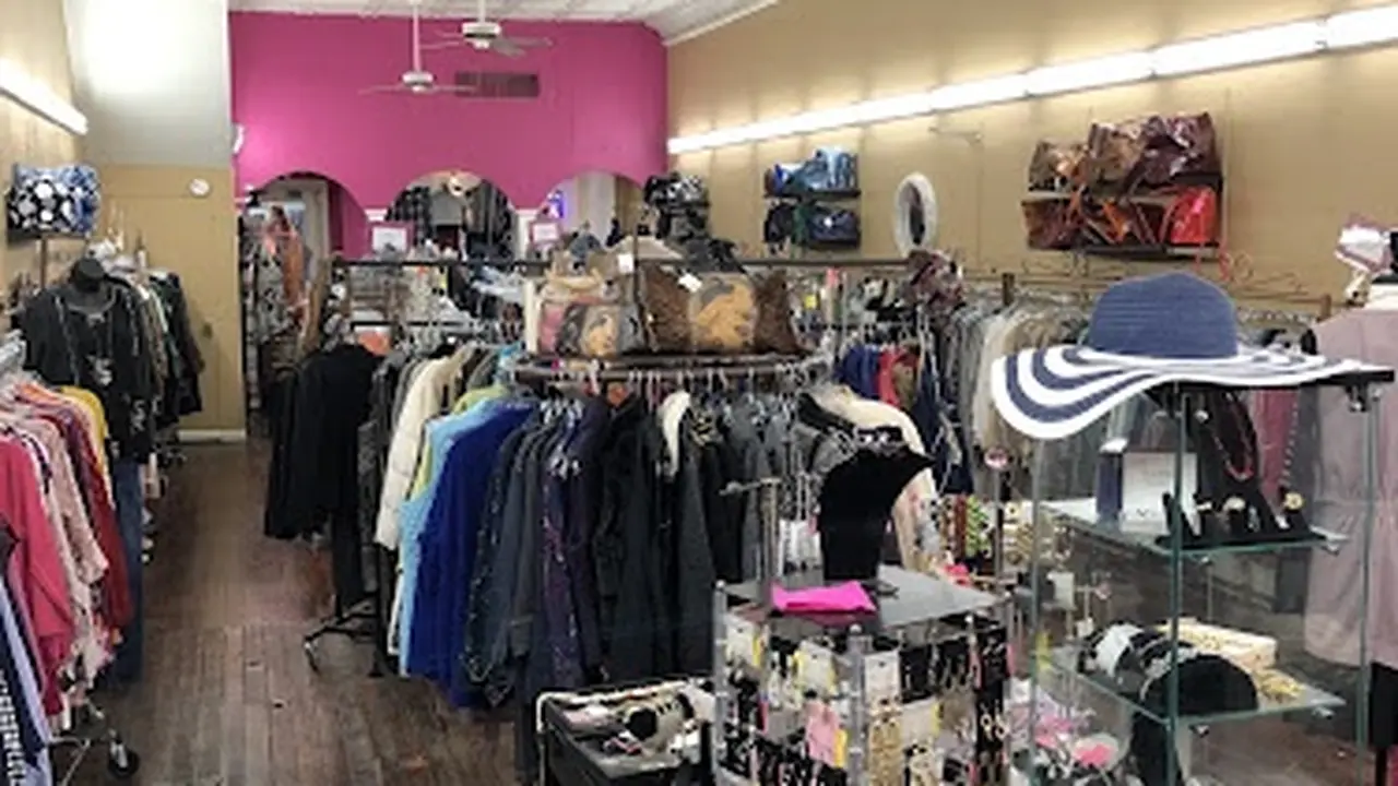 Consignment store in Shelbyville, Indiana: Now Wear This