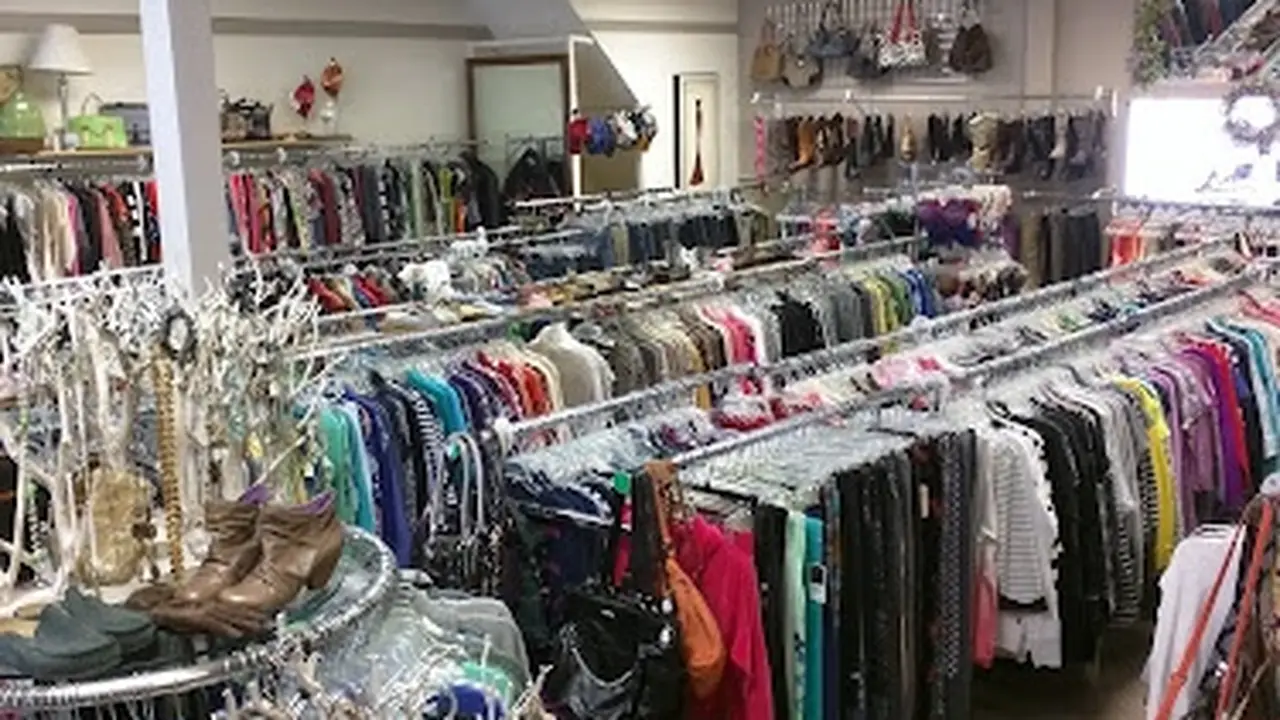 Consignment store in Oskaloosa, Iowa: Nu 2u Consignment Boutique