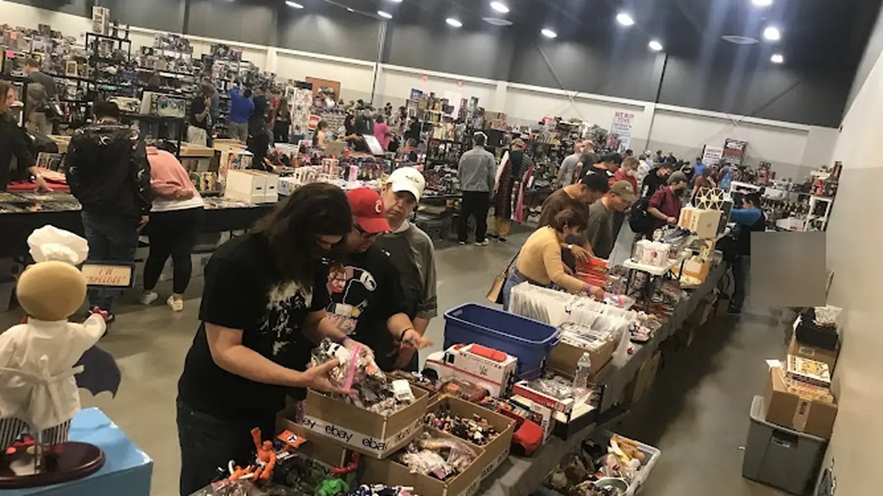 Consignment store in Cincinnati, Ohio: O'Smiley's Dolls and Collectibles