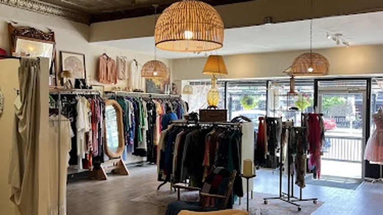 Consignment store in Buffalo, New York: October House Vintage & Consignment