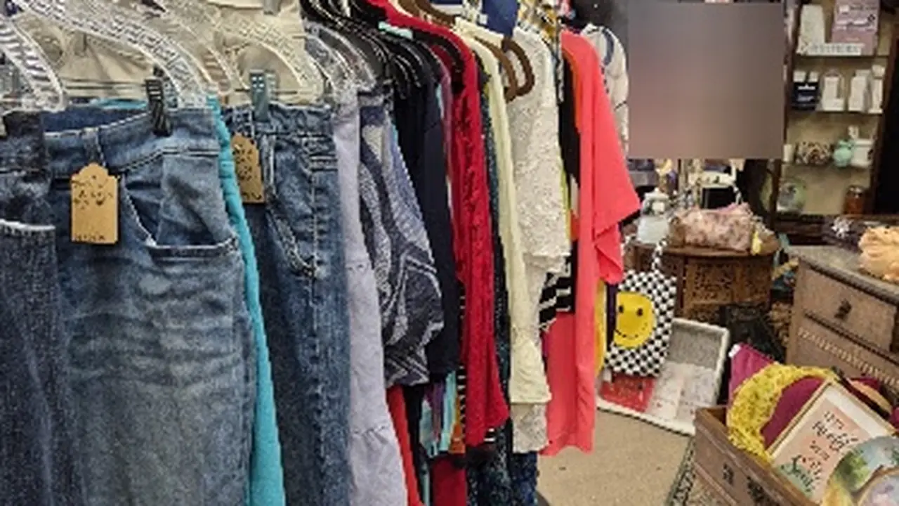 Consignment store in Cheraw, South Carolina: Octobers Own