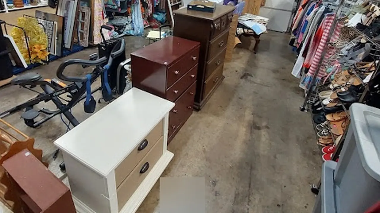 Consignment store in Rogersville, Alabama: Off Center ReMarket