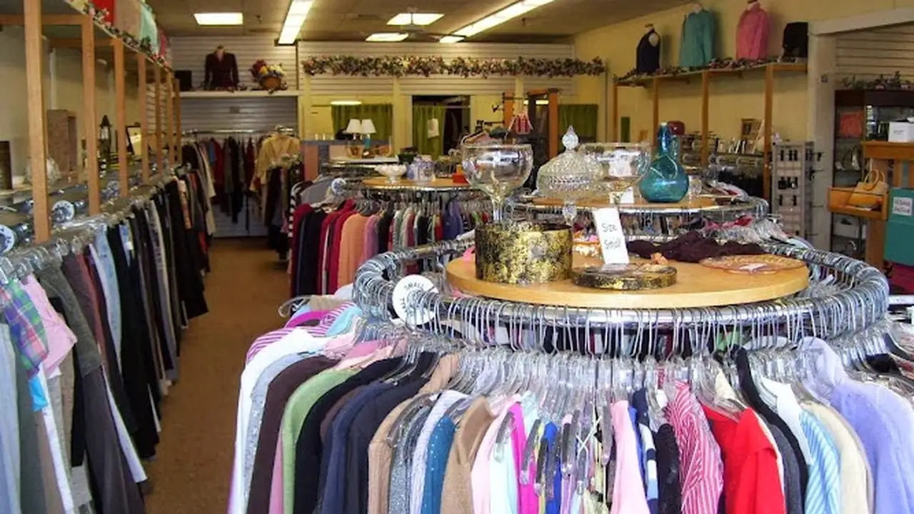 Consignment store in Norwell, Massachusetts: Off the Rack