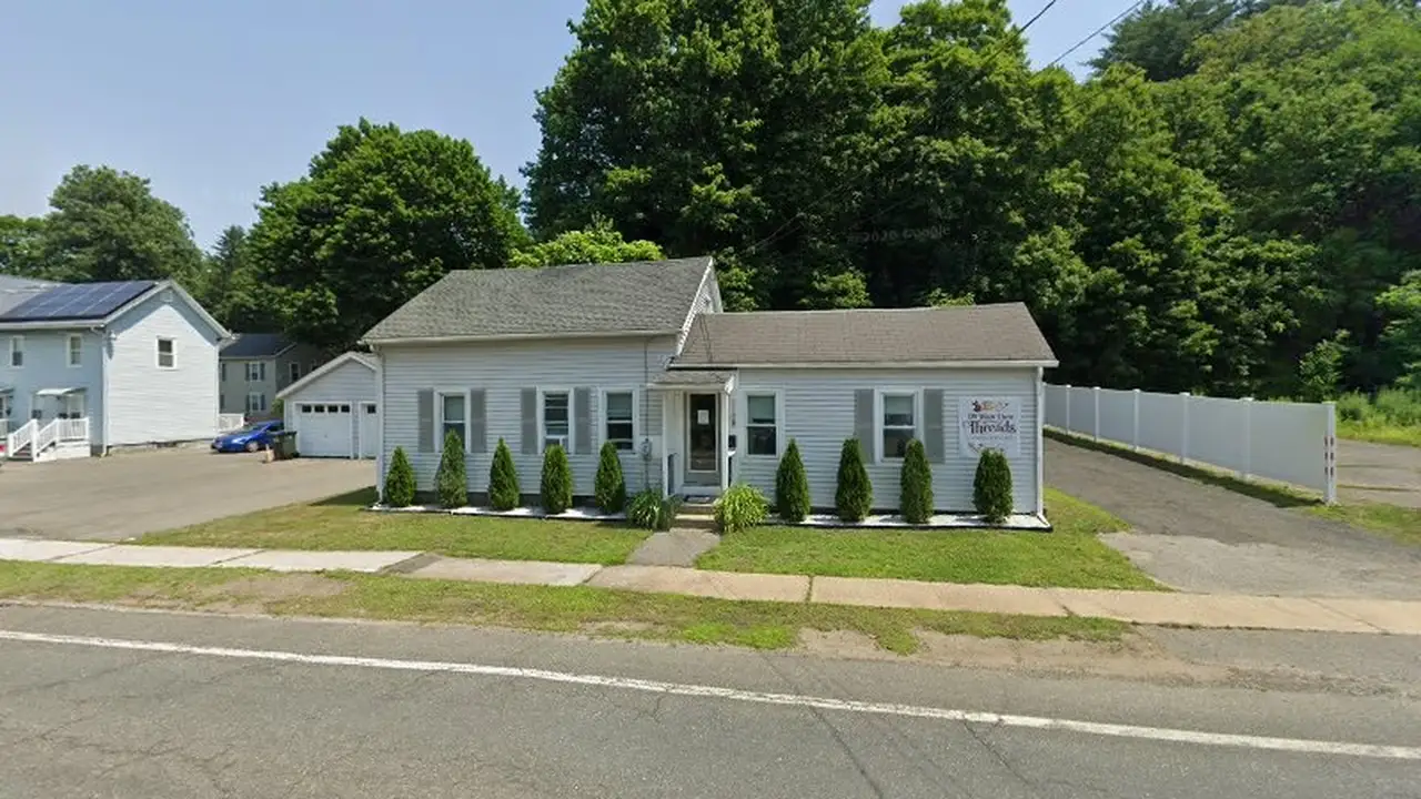 Consignment store in Palmer, Massachusetts: Off With Their Threads