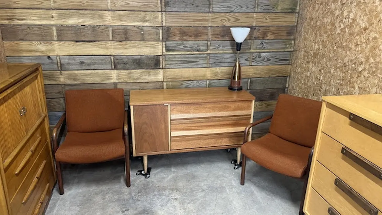 Consignment store in Bay Village, Ohio: Ohio Vintage