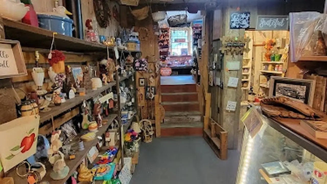 Consignment store in Benton, Pennsylvania: Ol Country Barn
