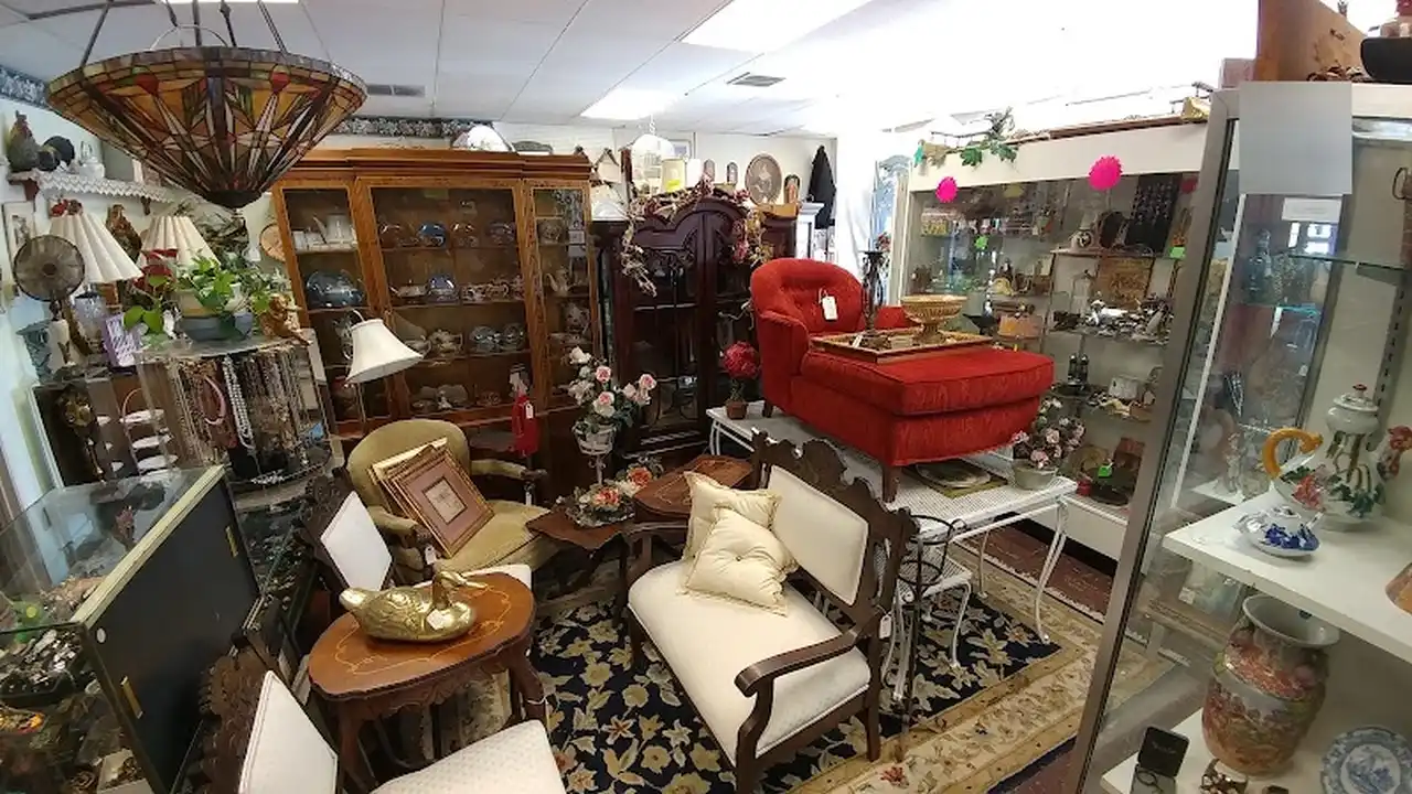 Consignment store in Covina, California: Old Covina Antique Emporium