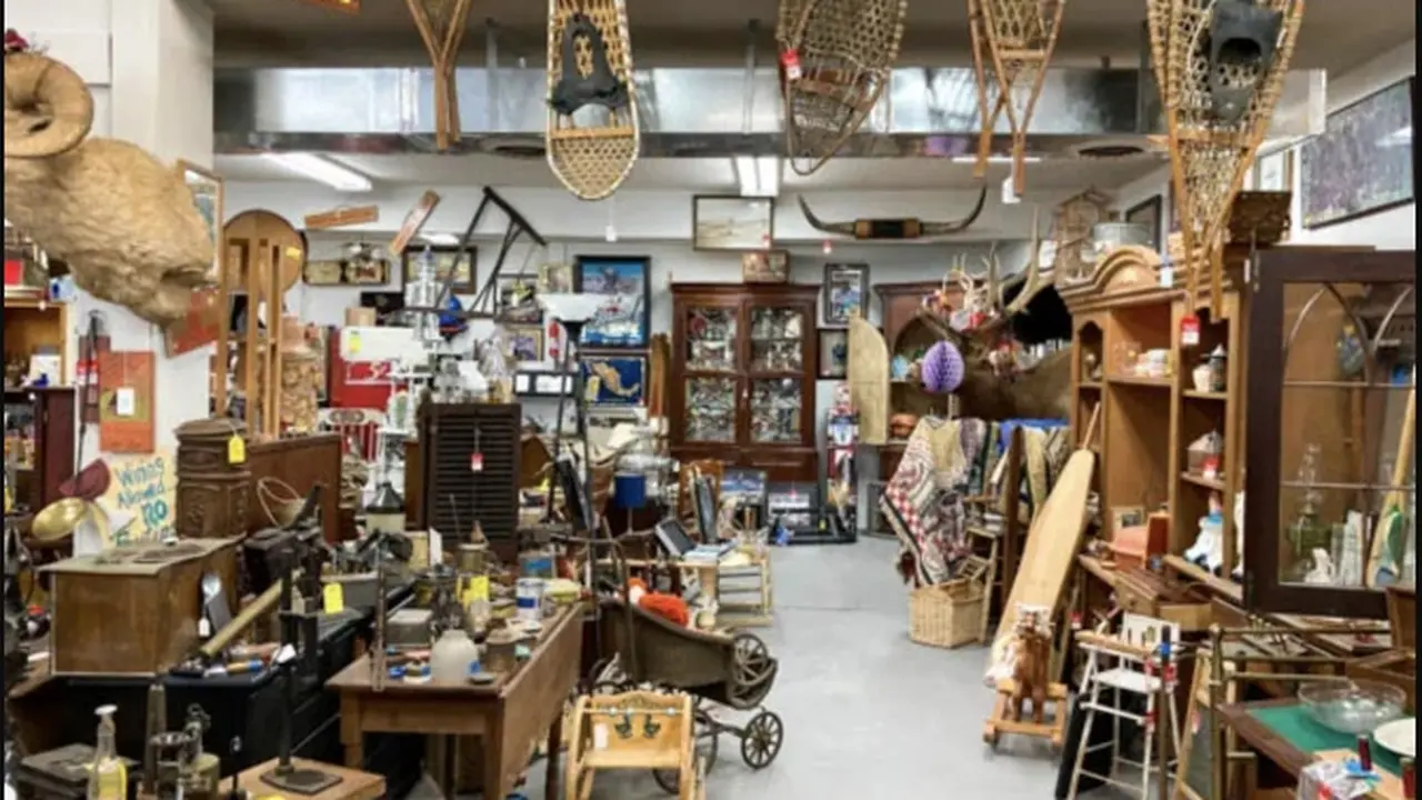 Consignment store in Goshen, New Hampshire: Old Mans Junk