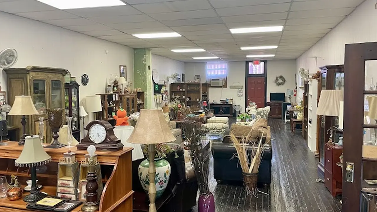 Consignment store in Crystal City, Missouri: Old Towne Furniture