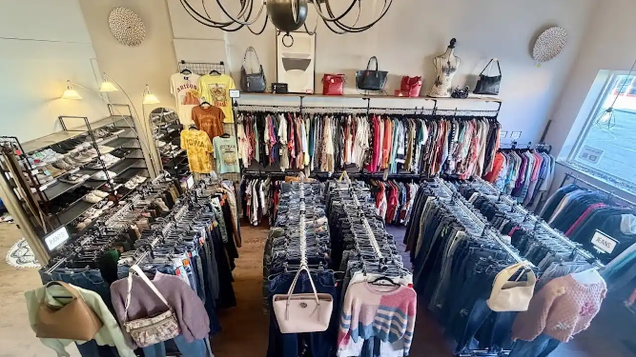 Consignment store in Independence, Iowa: Olive The Things Consignment & More