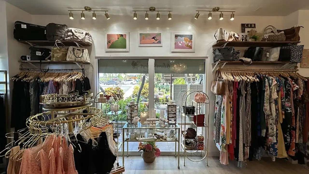 Consignment store in Kailua-Kona, Hawaii: Olivia's Closet