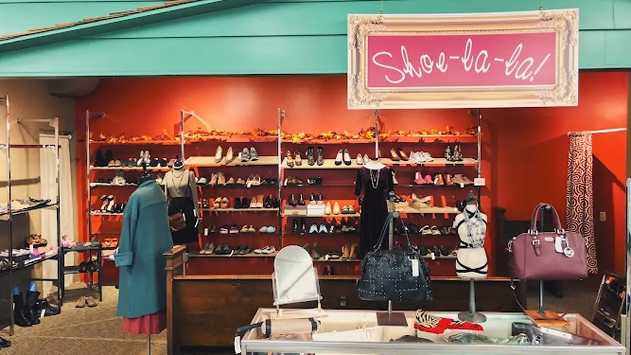 Consignment store in Lincoln, Nebraska: omt! divine resale
