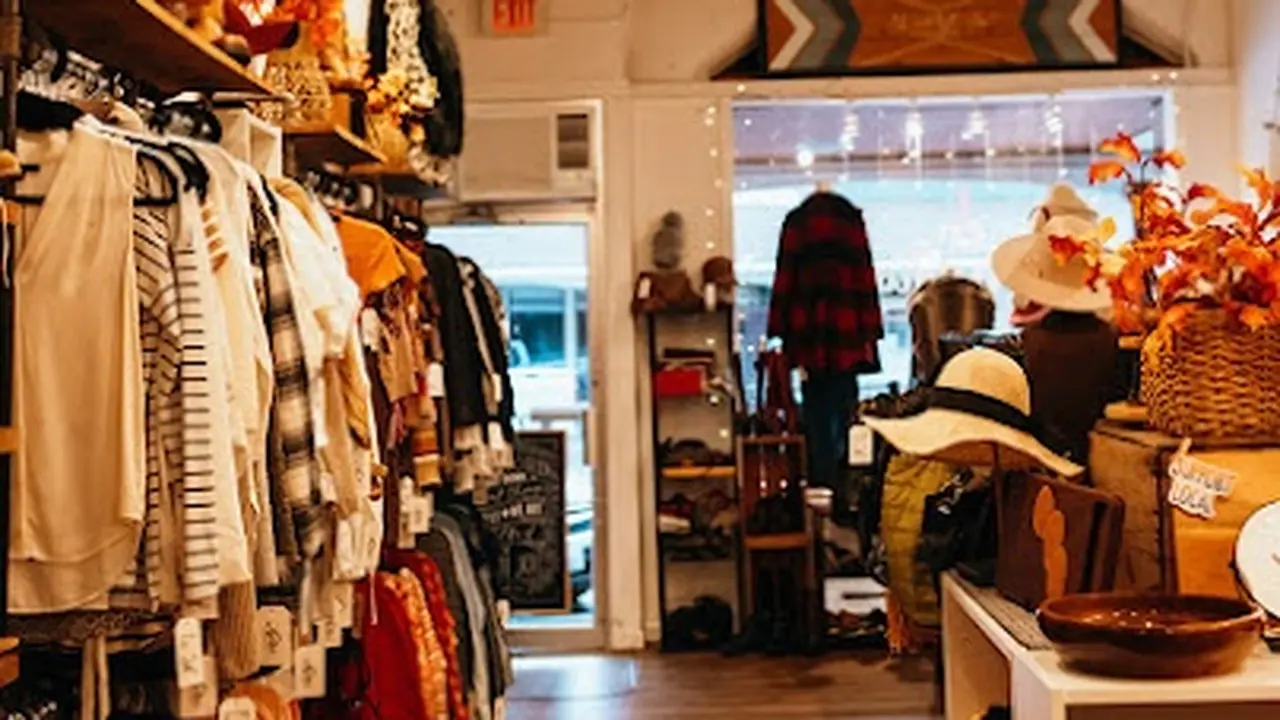 Consignment store in Cashmere, Washington: On The Avenue Consignment Boutique