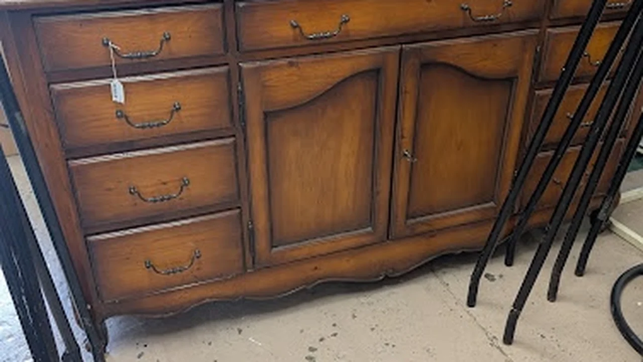 Consignment store in Emmetsburg, Iowa: Once Again Consignments