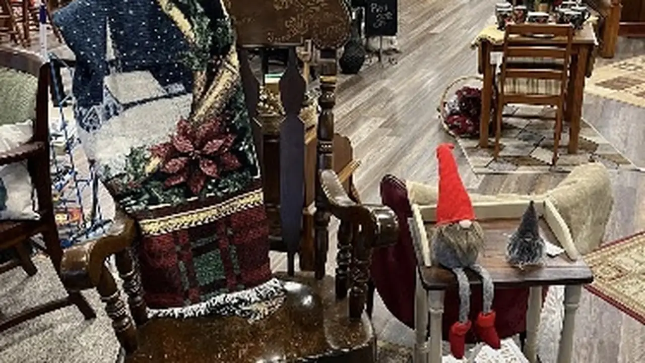 Consignment store in Mattoon, Illinois: Once Again Interiors