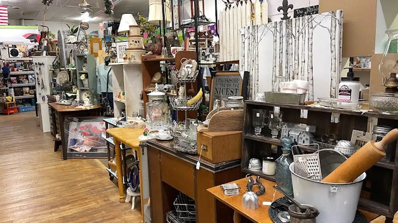 Consignment store in Albion, Pennsylvania: One-Eighty Consignment & Thrift Shoppe
