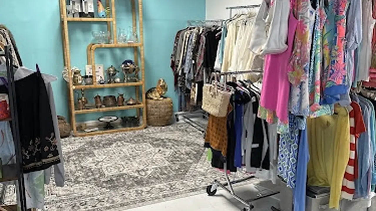 Consignment store in Knoxville, Tennessee: Onetoomany consignment