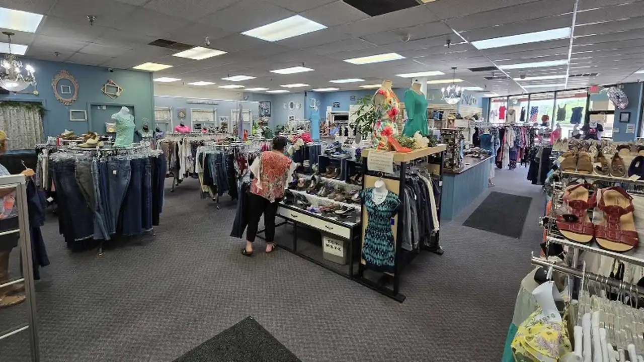 Consignment store in Meadville, Pennsylvania: Ooh La La Consignment Boutique