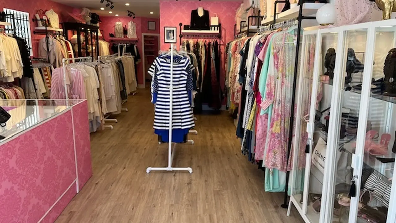 Consignment store in Burbank, California: Ooh La La! Consignment