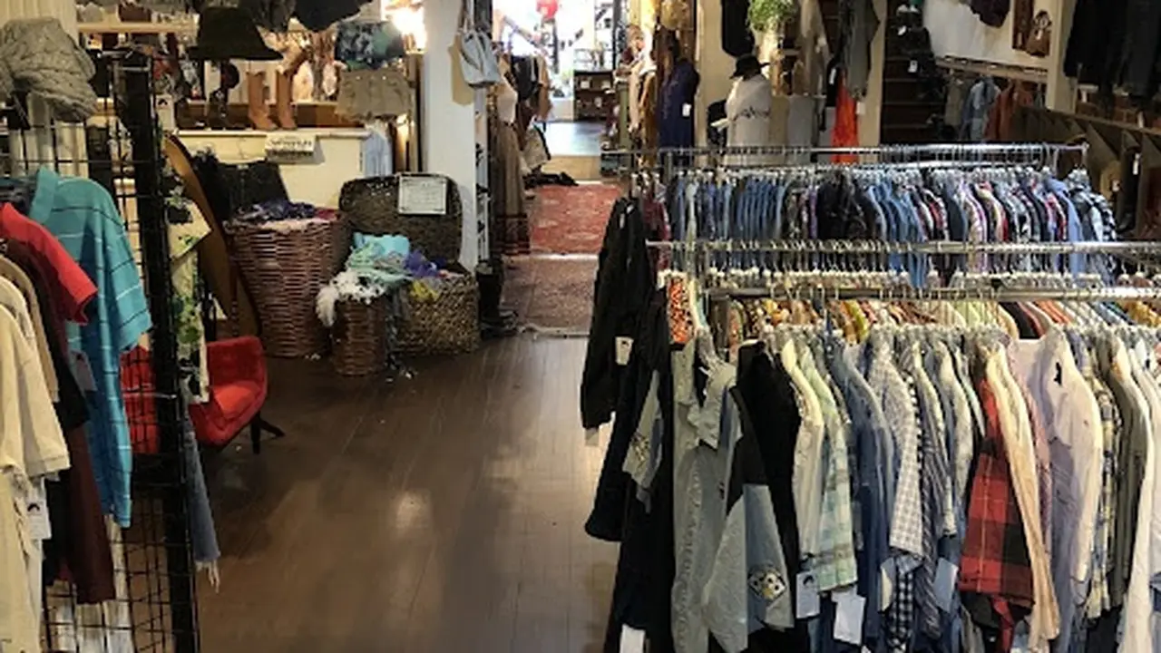 Consignment store in Petaluma, California: Opera House Collective