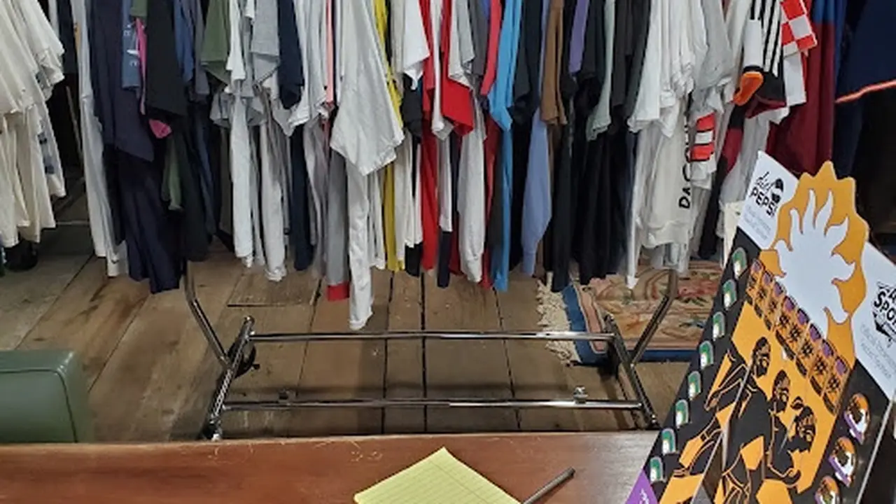 Consignment store in North Plains, Oregon: Oregon Thrift
