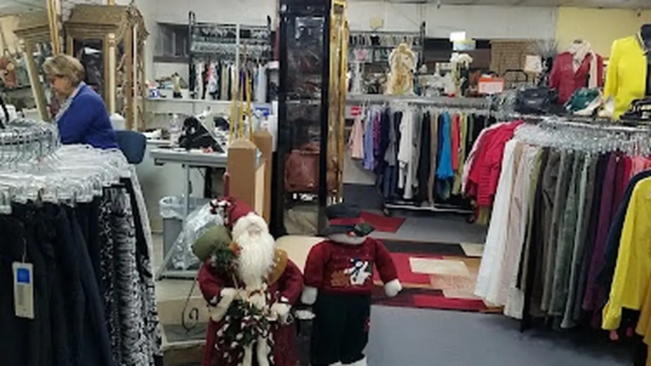 Consignment store in Fresno, California: Orphan annies