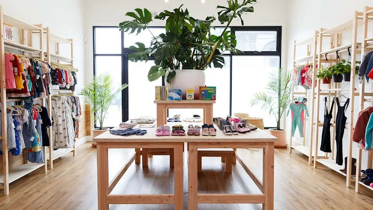 Consignment store in San Francisco, California: Outer Village