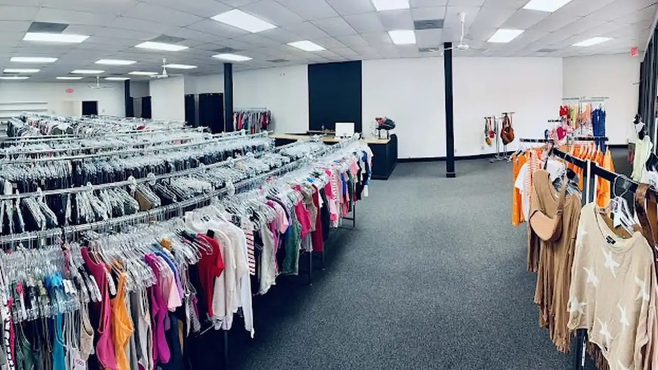 Consignment store in Knoxville, Tennessee: Outfitters Xchange