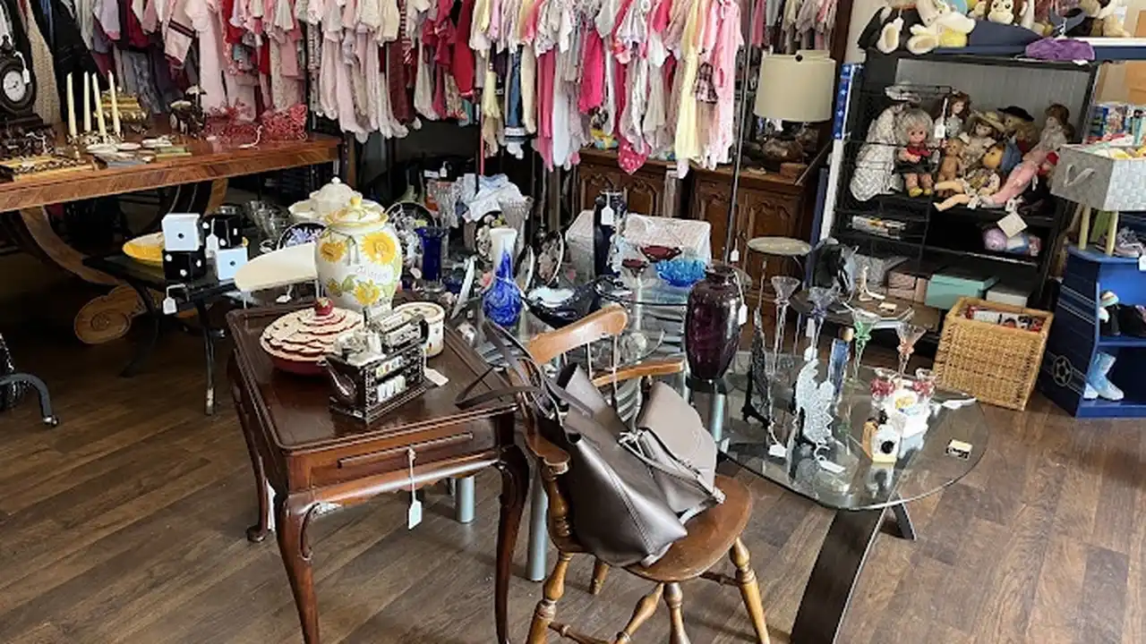 Consignment store in Pine Island, New York: Over The Moon Consignments & Treasures