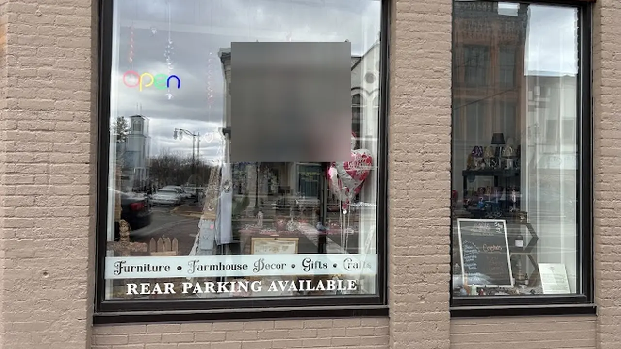 Consignment store in Greenville, Michigan: Paisley Moon Mercantile