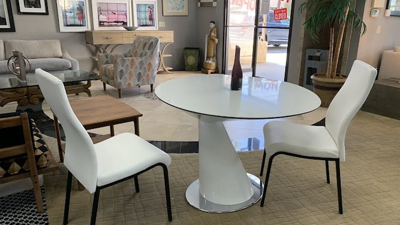 Consignment store in Cathedral City, California: Palm Springs Consignment and Gallery